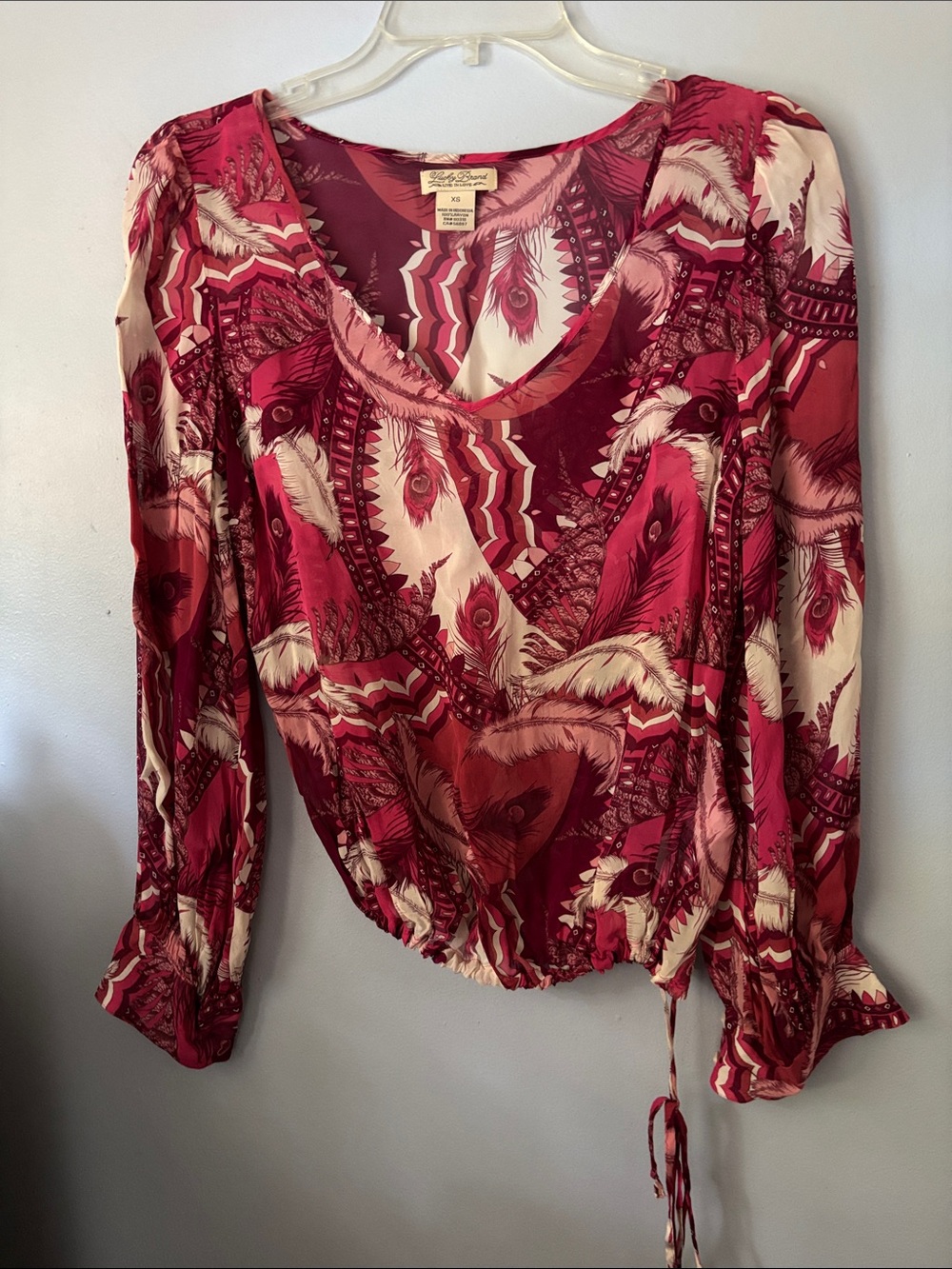 Lucky Brand Pink and Cream Feather-Print Long Sleeve V-Neck Top